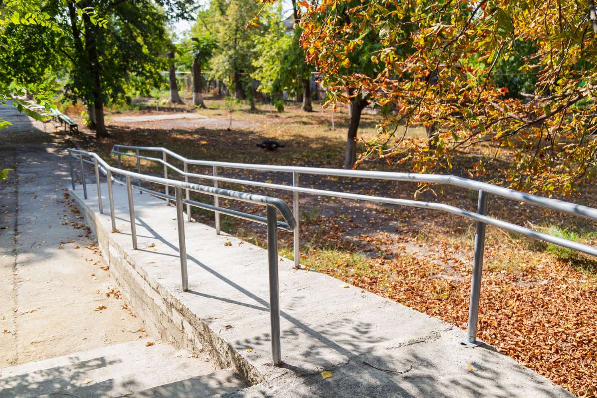 Eingangsbereich-Herbst-Rampe