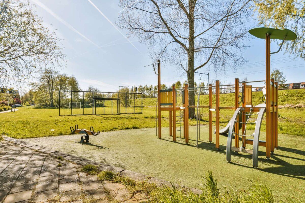 Spielplatz nahe Friedhof Grünflächen Kommentare